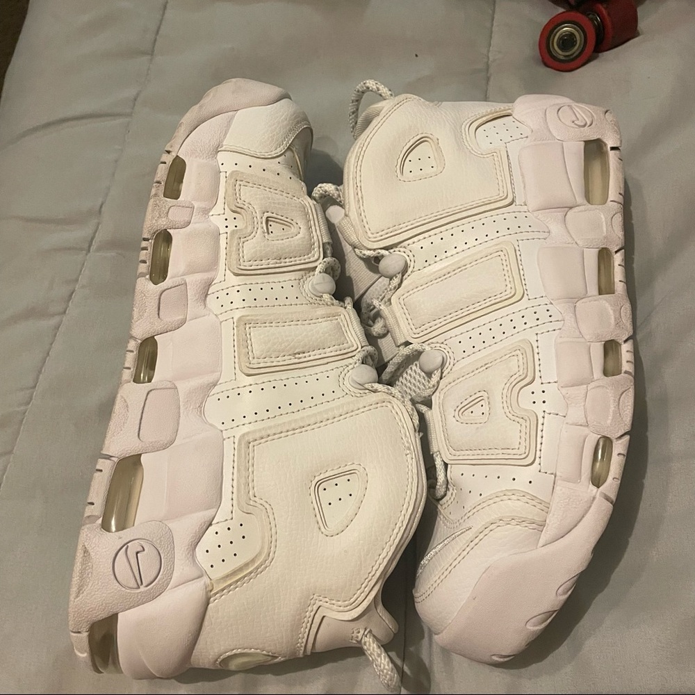 Nike Air More Uptempo
Triple White sz 9.5 mens
